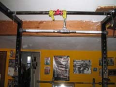 Rif's suspended pull-up bar