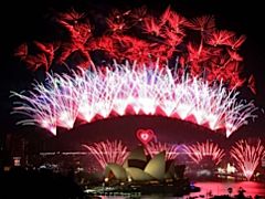 NYE fireworks over Sydney Harbour